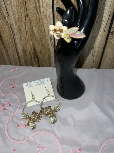 Erickson beamon rocks orchid - rocks,